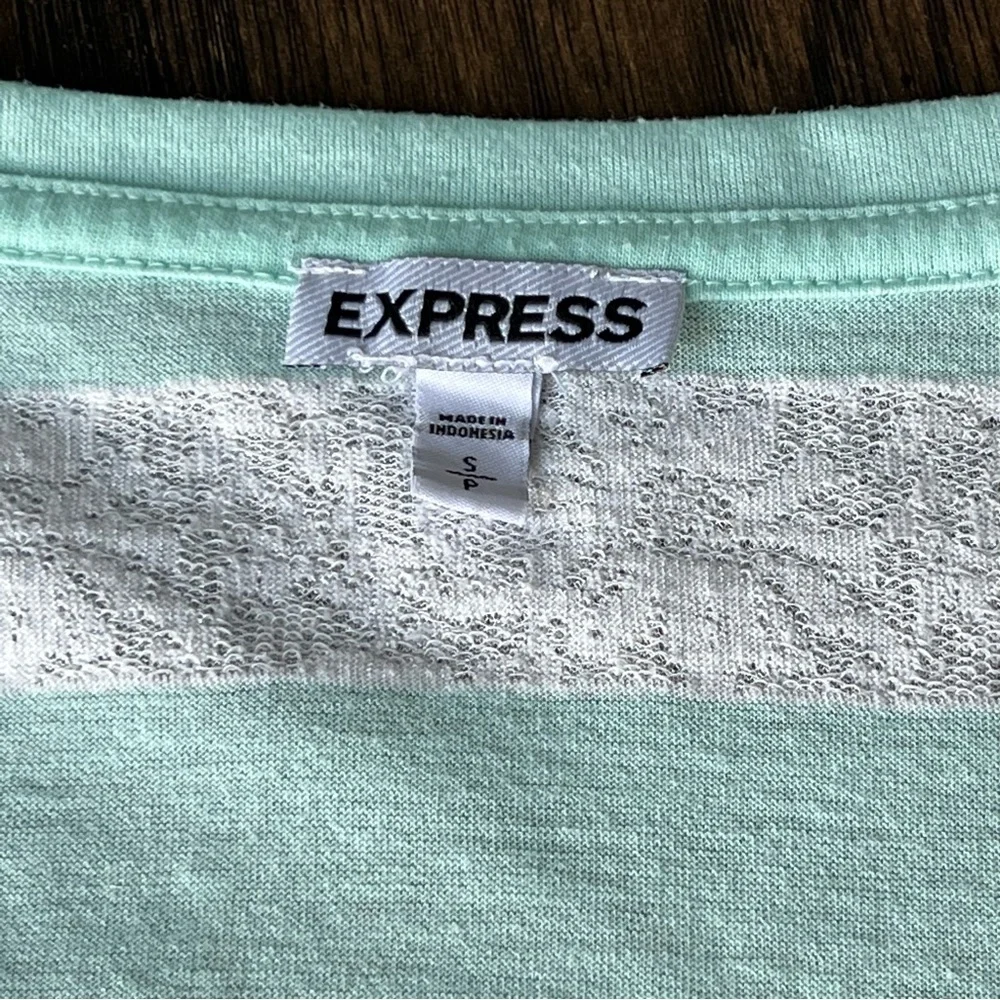 Express Striped top - Picture 2 of 7